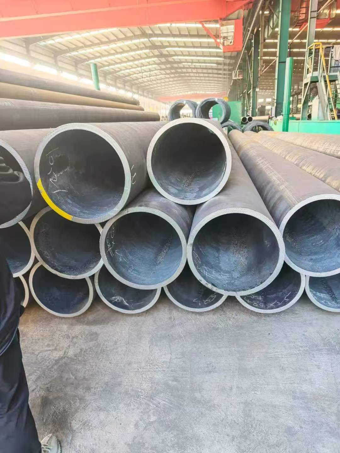 Pipe ends prepared for butt-weld fittings and field welding
